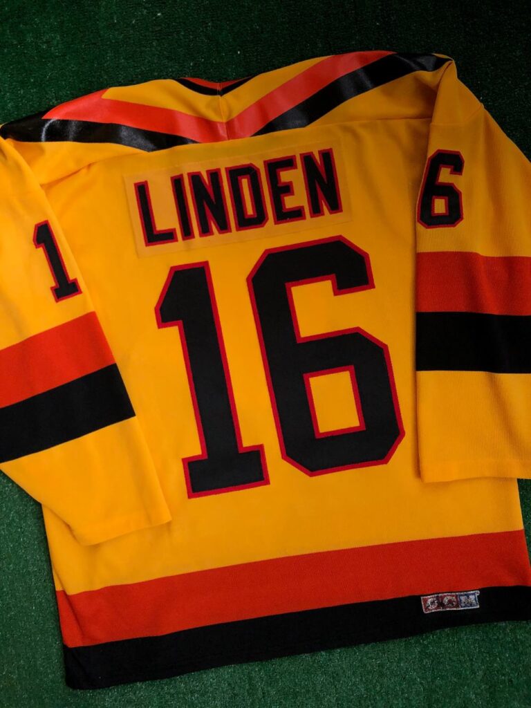 1989 Trevor Linden Vancouver Canucks CCM NHL Jersey Size Large