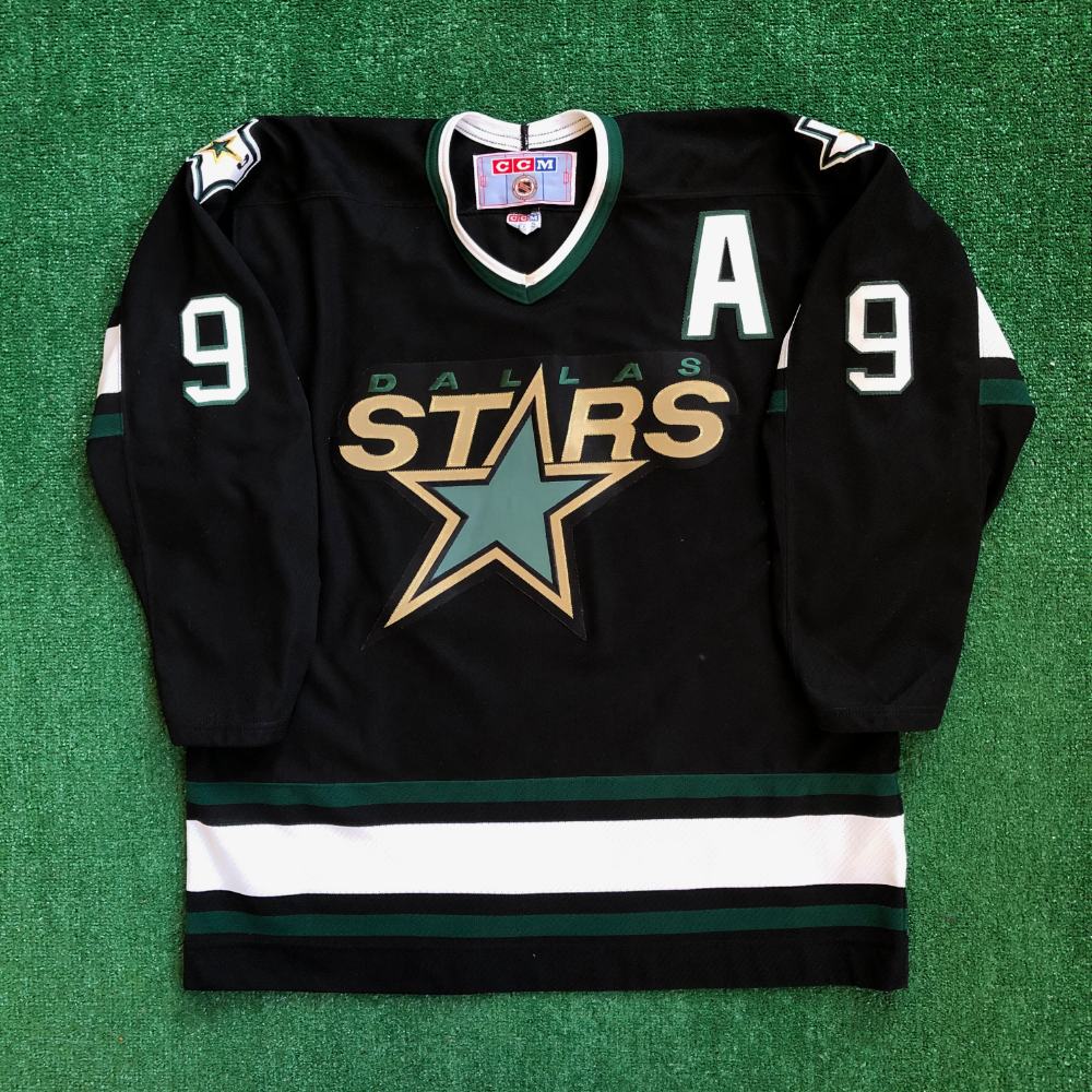 محول سماعة ايفون 90's Mike Modano Dallas Stars CCM NHL Jersey Size XL – Rare VNTG محول سماعة ايفون