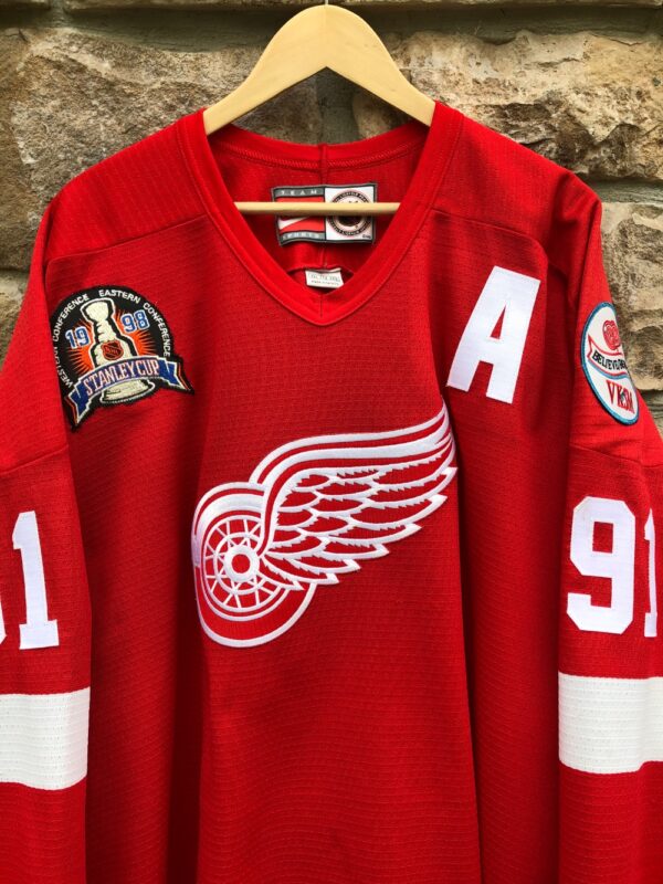 1998 Stanley Cup Champions' Detroit Red Wings NHL Sweatshirt